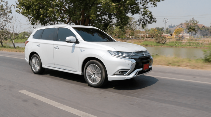 Mitsubishi Outlander PHEV 13