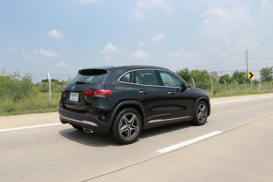 Mercedes Benz GLA 200 16