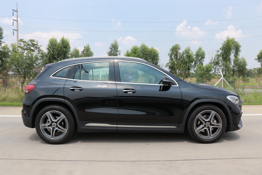 Mercedes Benz GLA 200 16