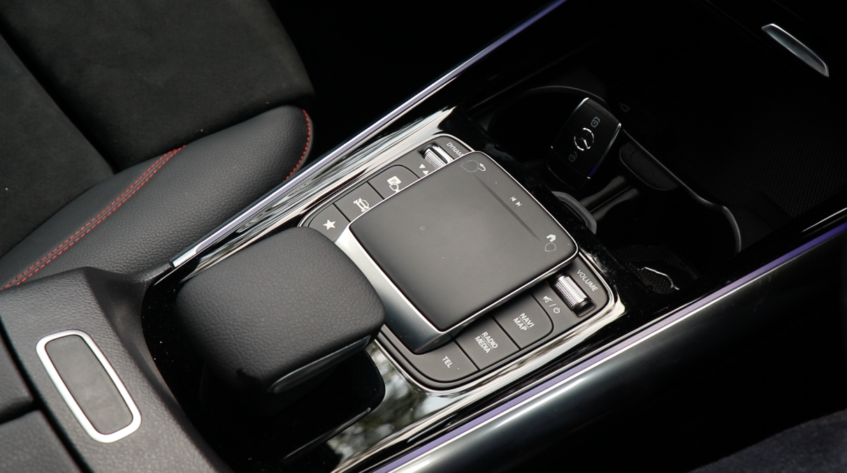 Mercedes Benz GLA 200 11