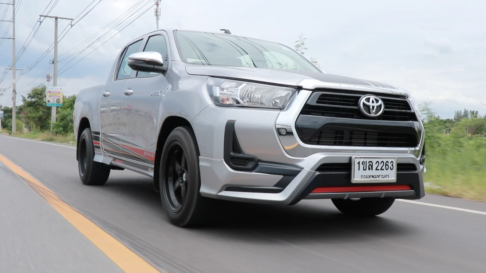 Toyota Hilux Revo Z-Edition 8
