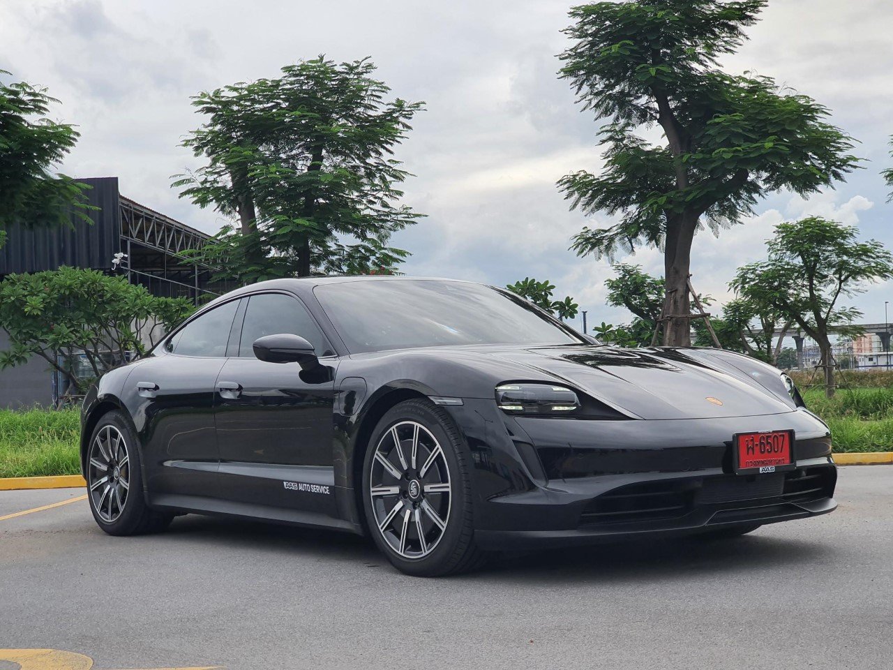 Porsche Taycan Base 1