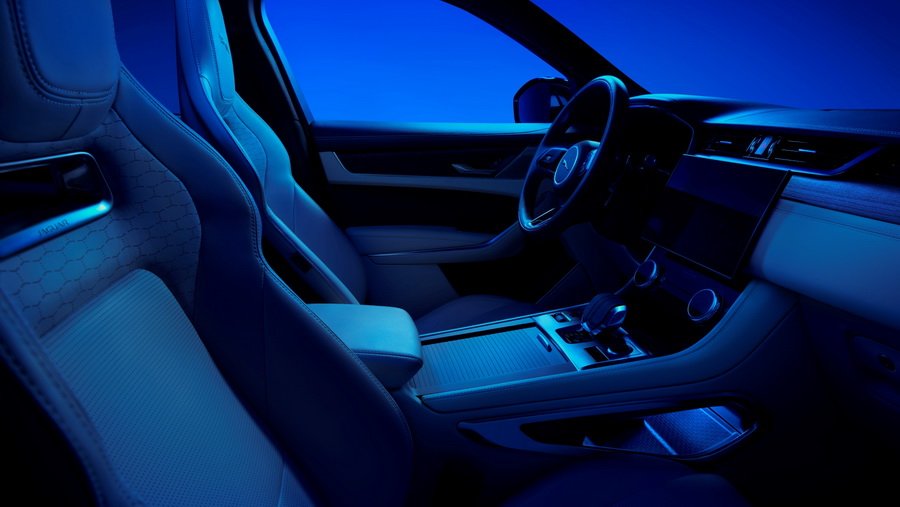 JAGUAR F-PACE 8