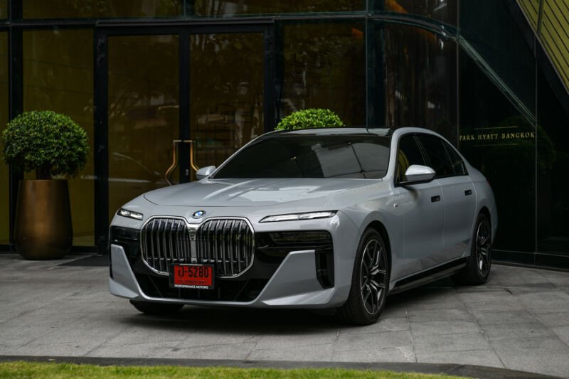 BMW i7  4