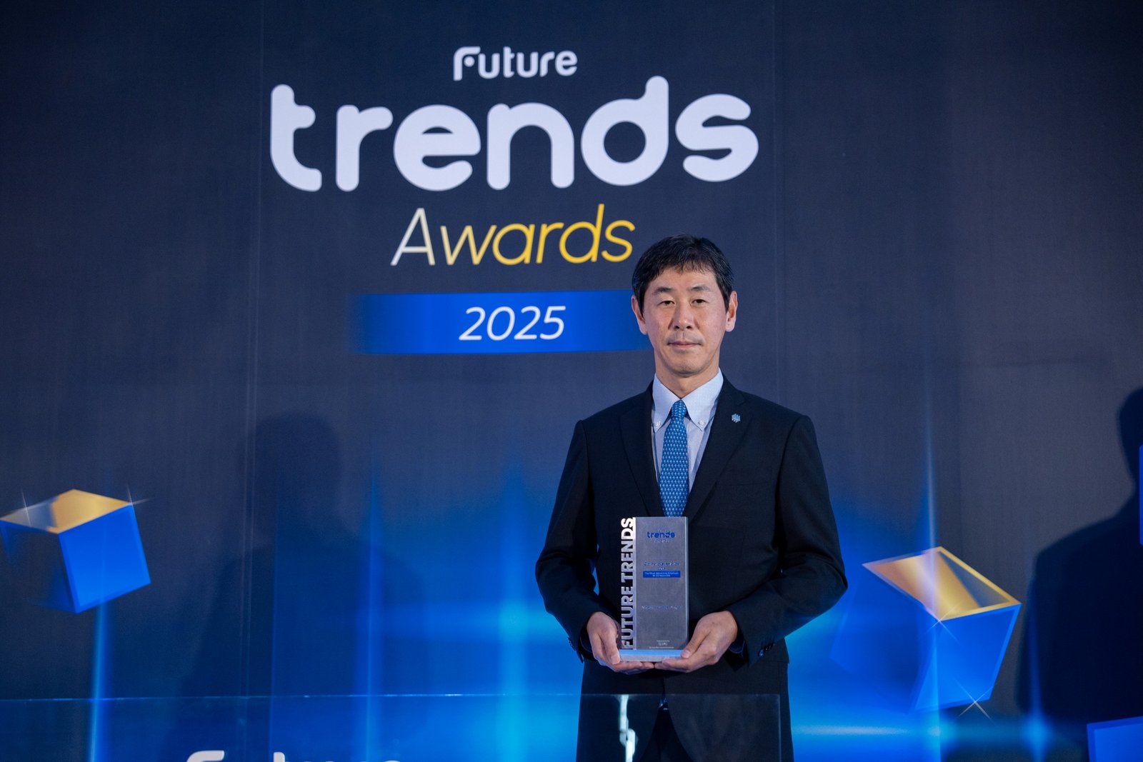 ตรีเพชรอีซูซุ 2