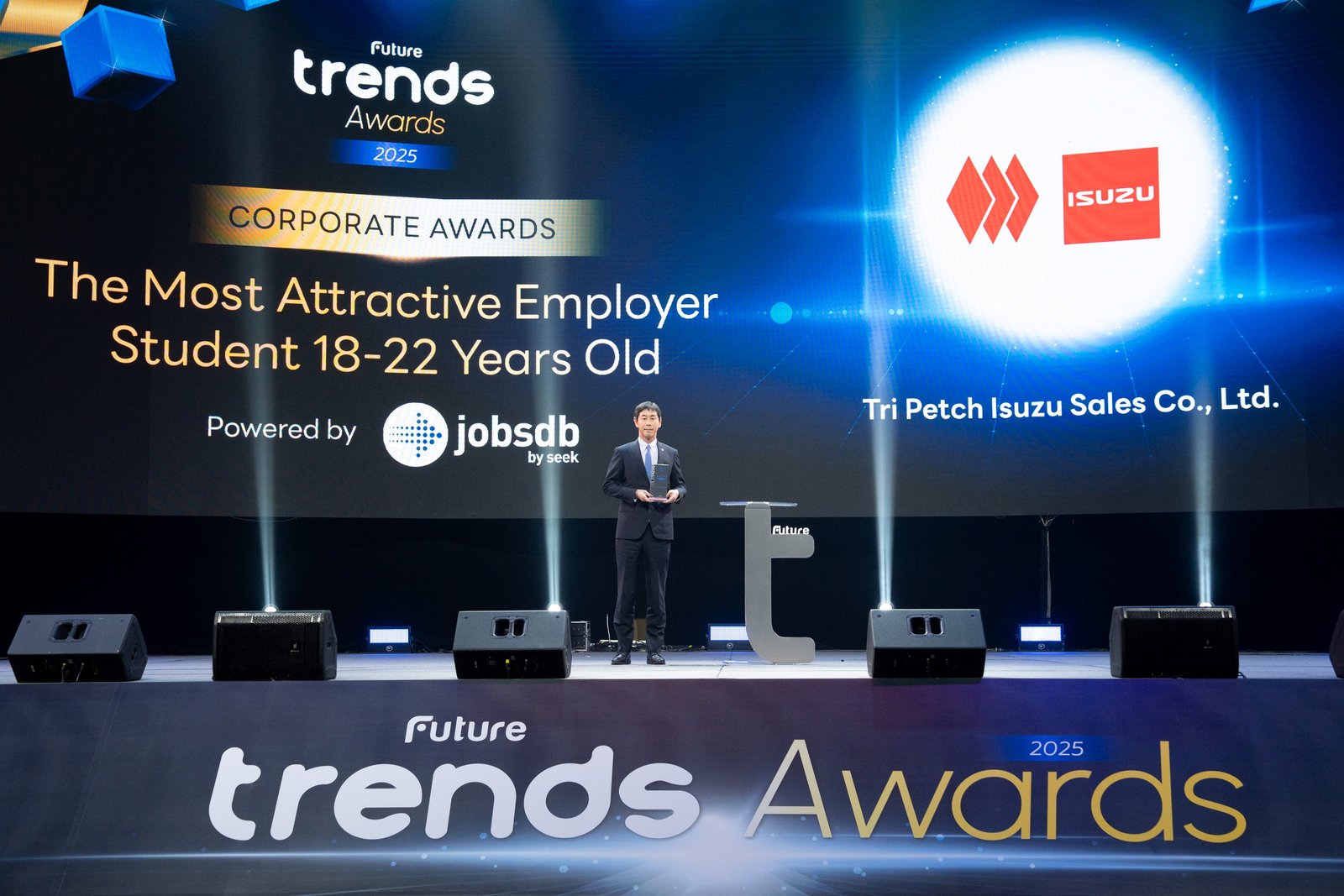 ตรีเพชรอีซูซุ 4