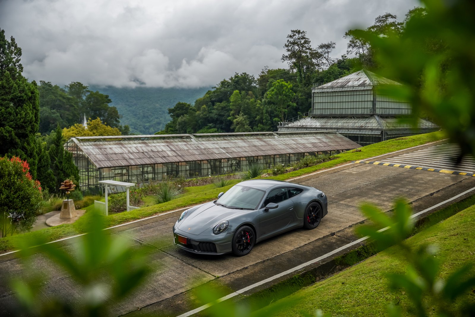 ปอร์เช่ 911 GTS T-Hybrid” 9