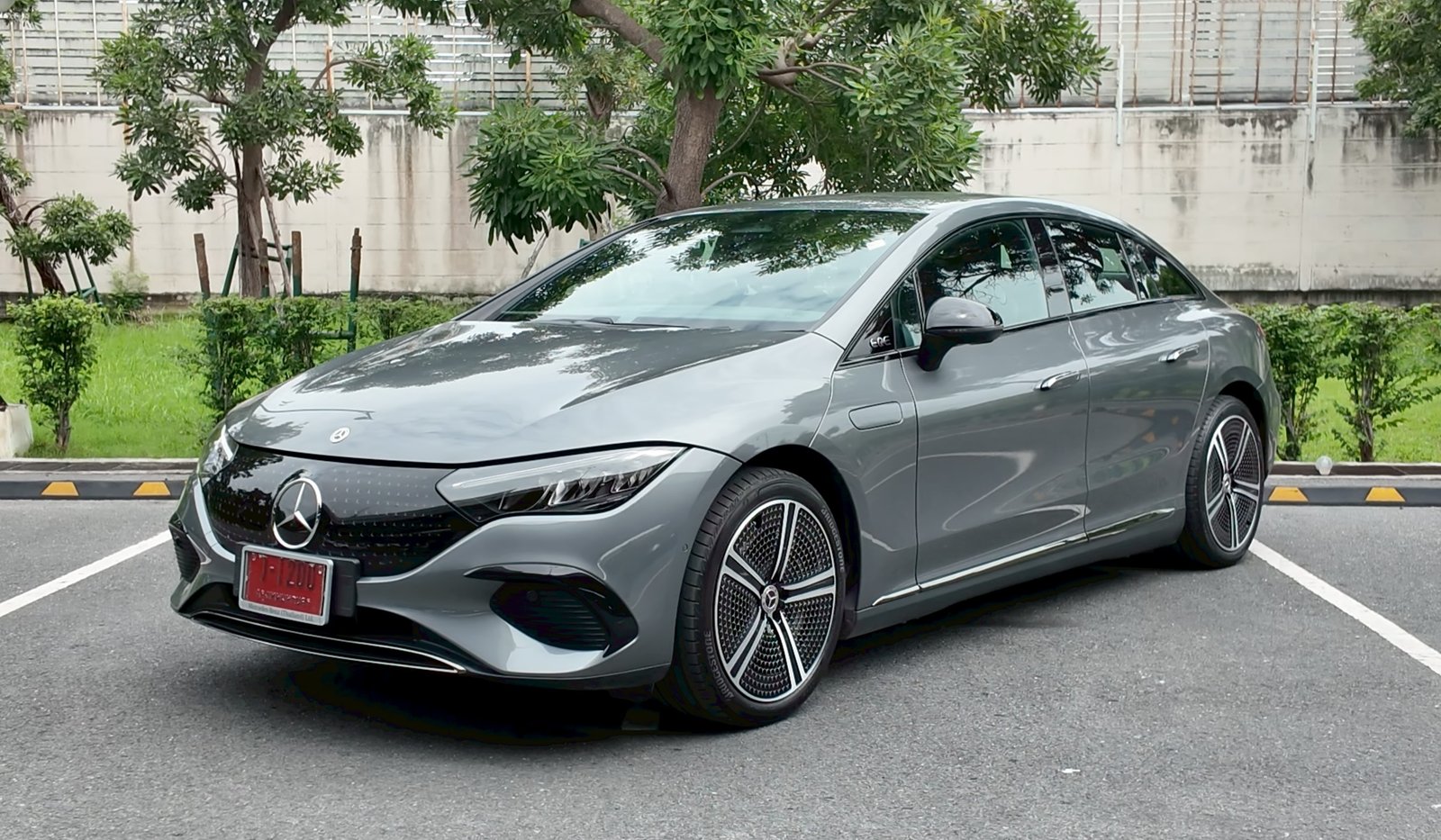 Mercedes EQE 300 Sedan   3