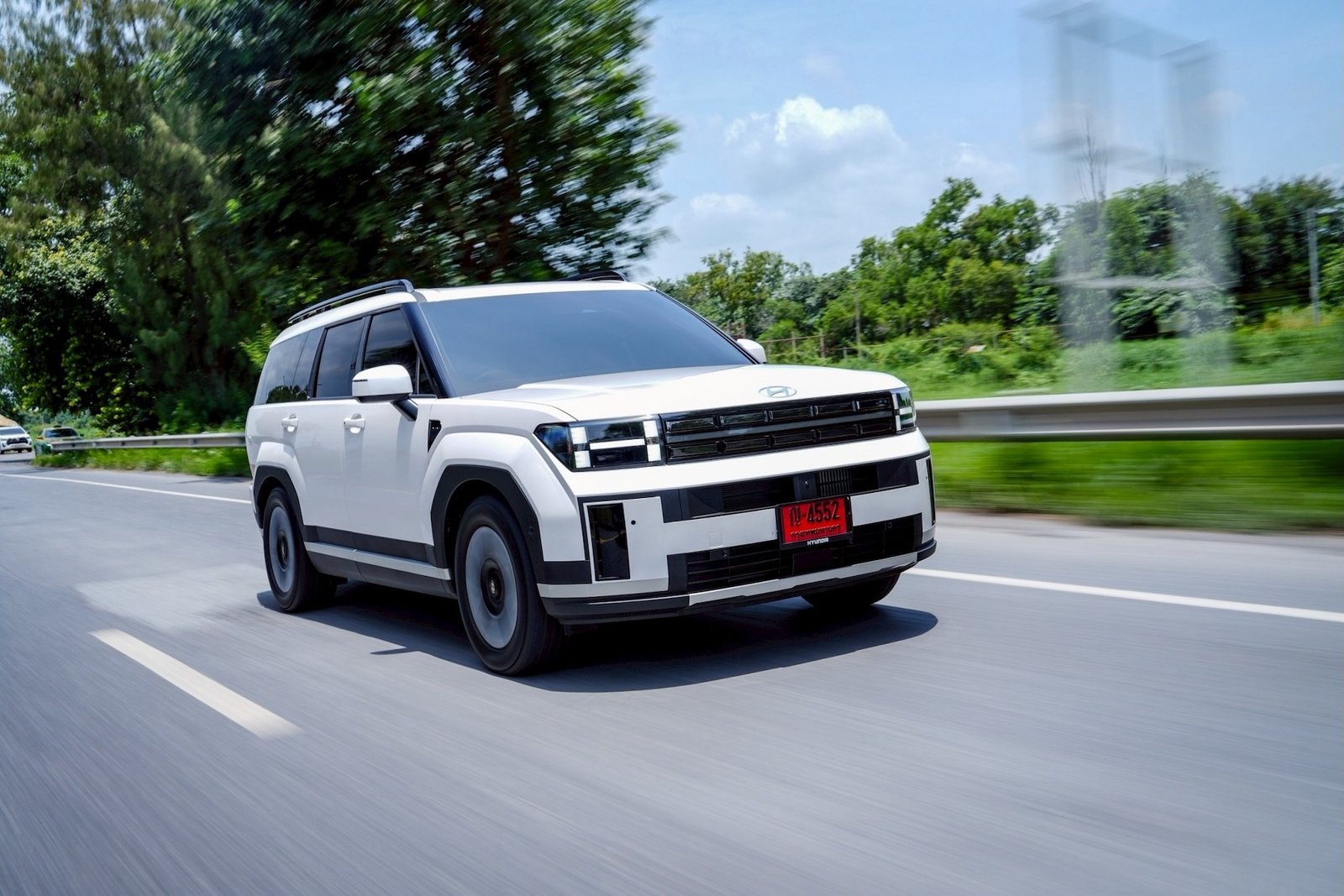 Hyundai all-new SANTA FE Hybrid 7