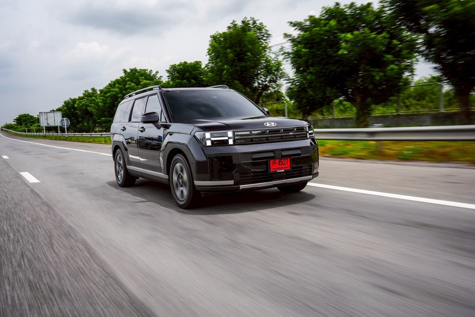 Hyundai all-new SANTA FE Hybrid 6