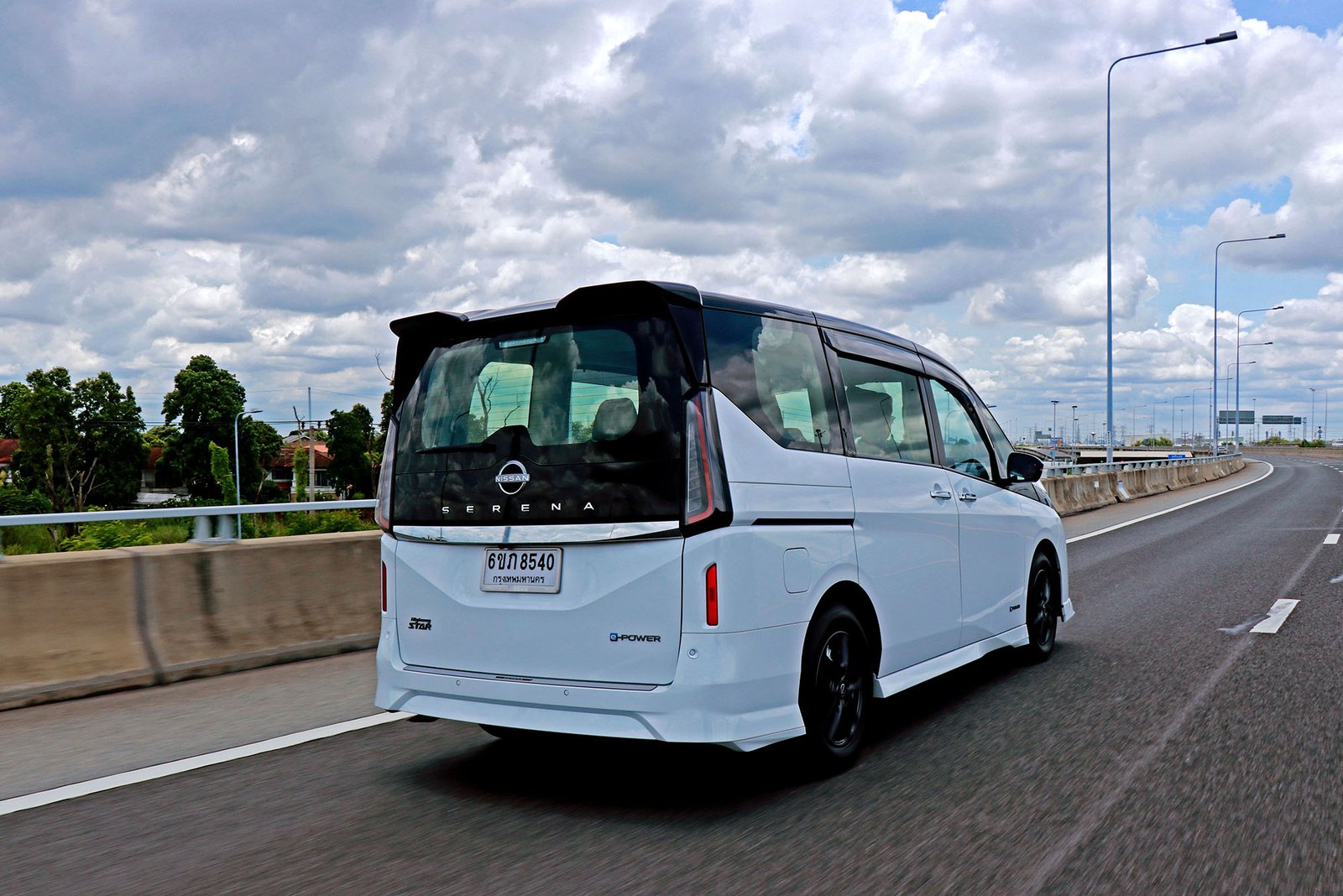 Nissan Serena e-Power 10