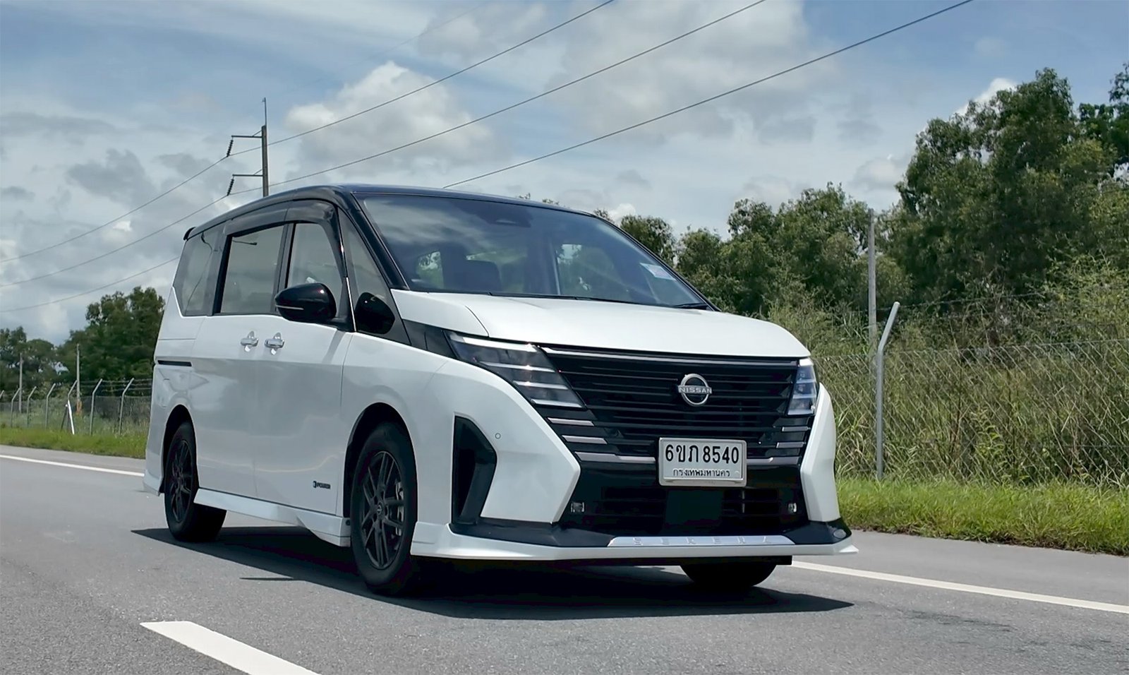 Nissan Serena e-Power 8