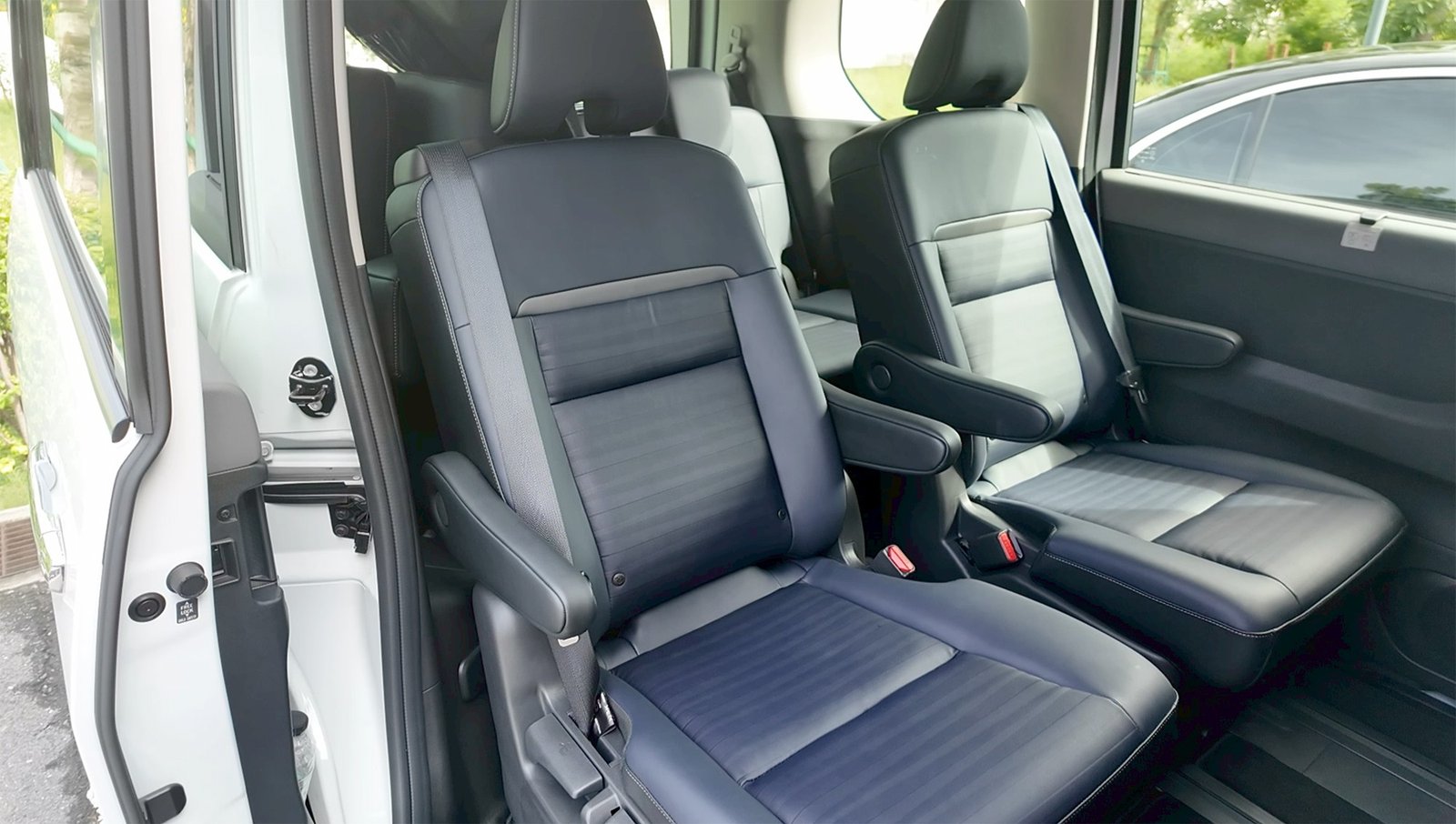 Nissan Serena e-Power 6