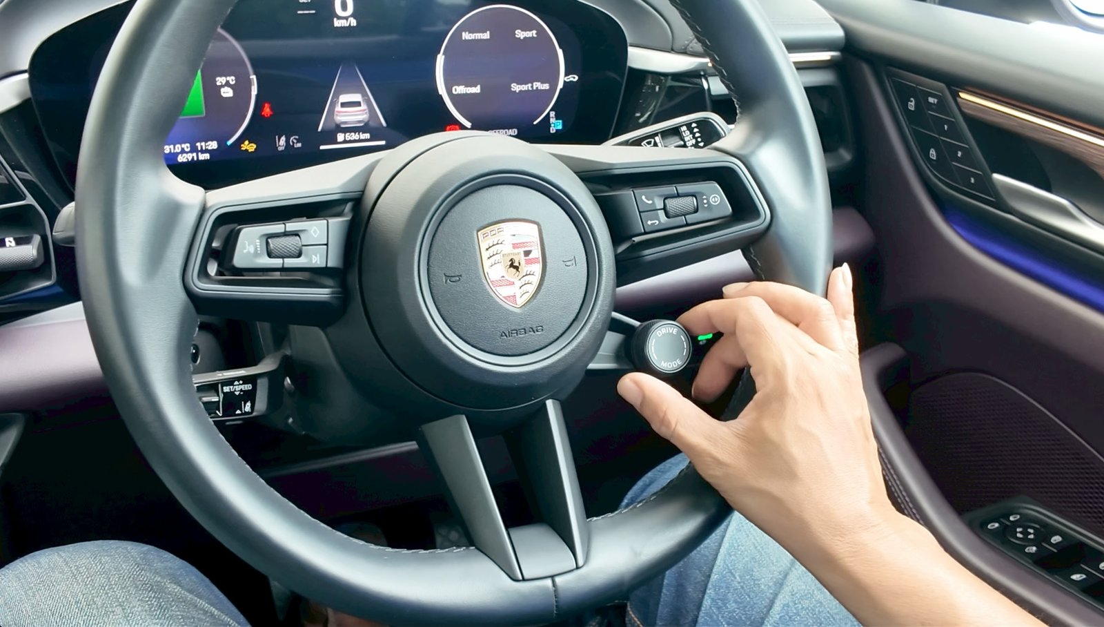 Porsche Macan 4  9