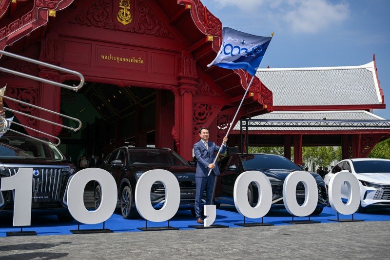 batch_คุณหลิว เสวี่ยเลี่ยง รับธง 100,000 คัน