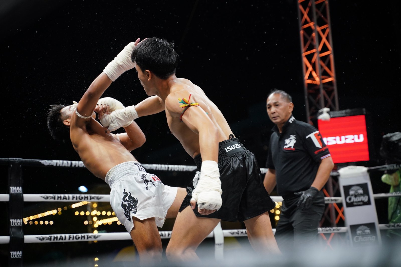 อีซูซุ 6