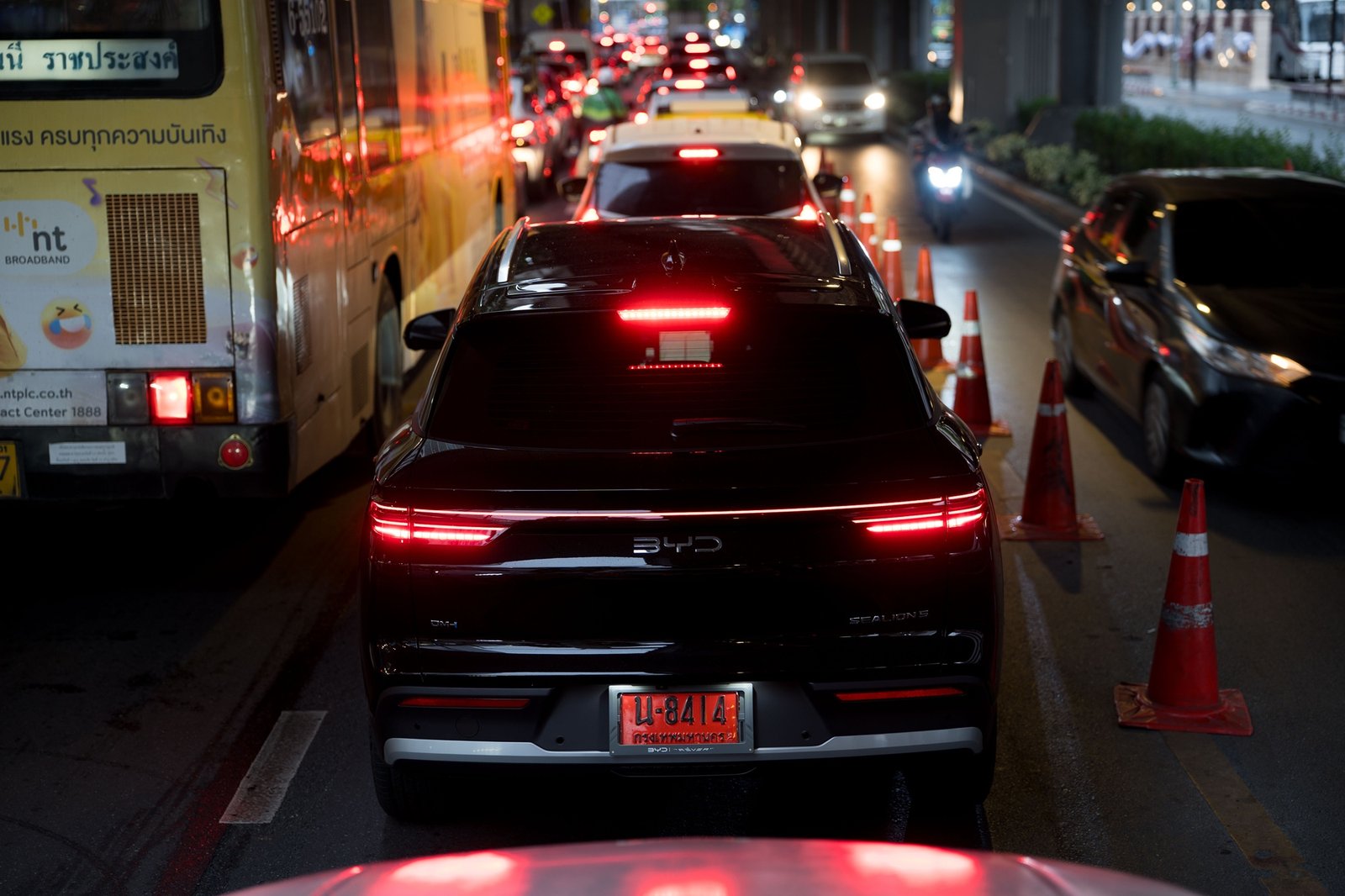 BYD DMi 8