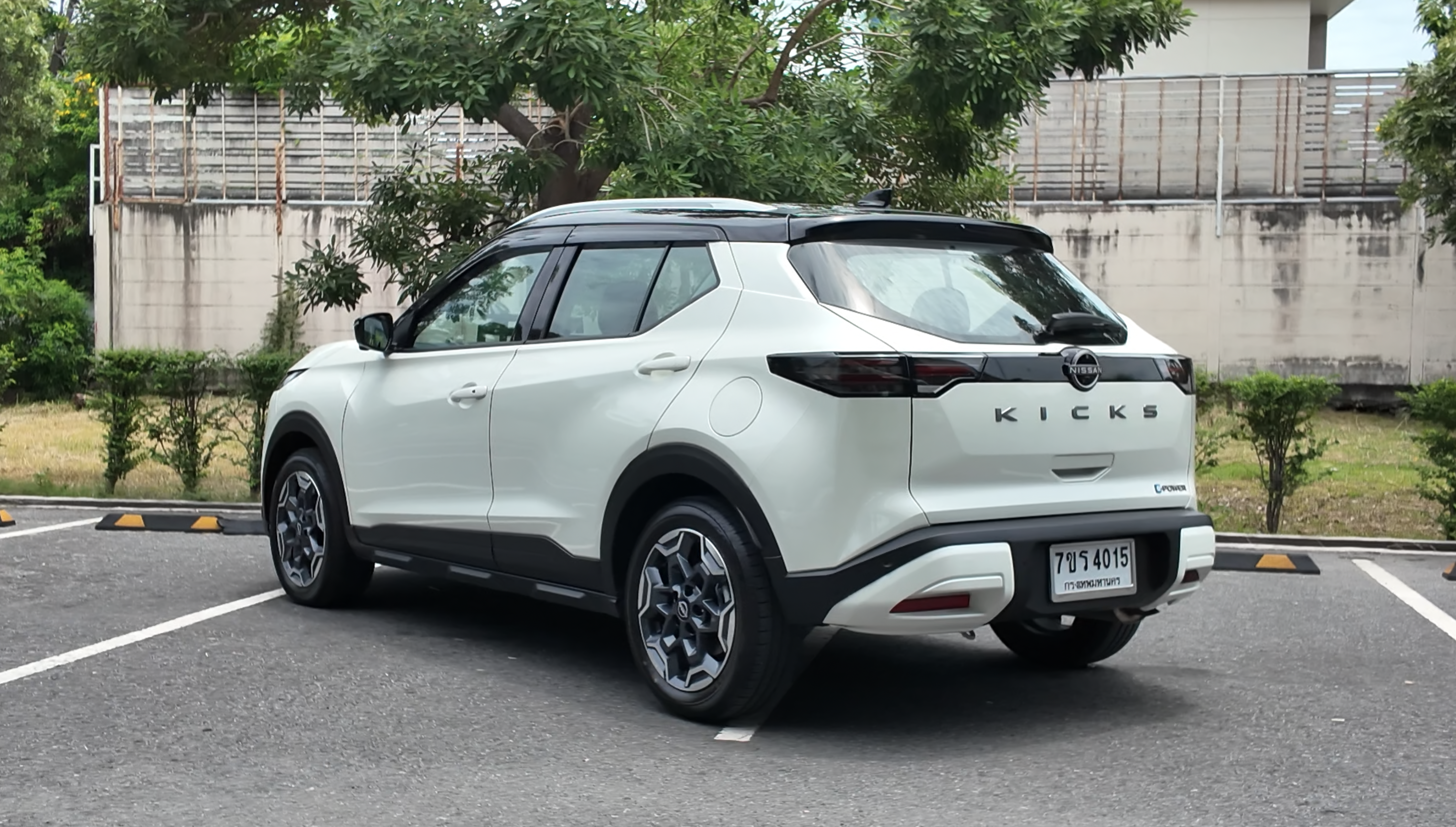 Nissan Kicks 3