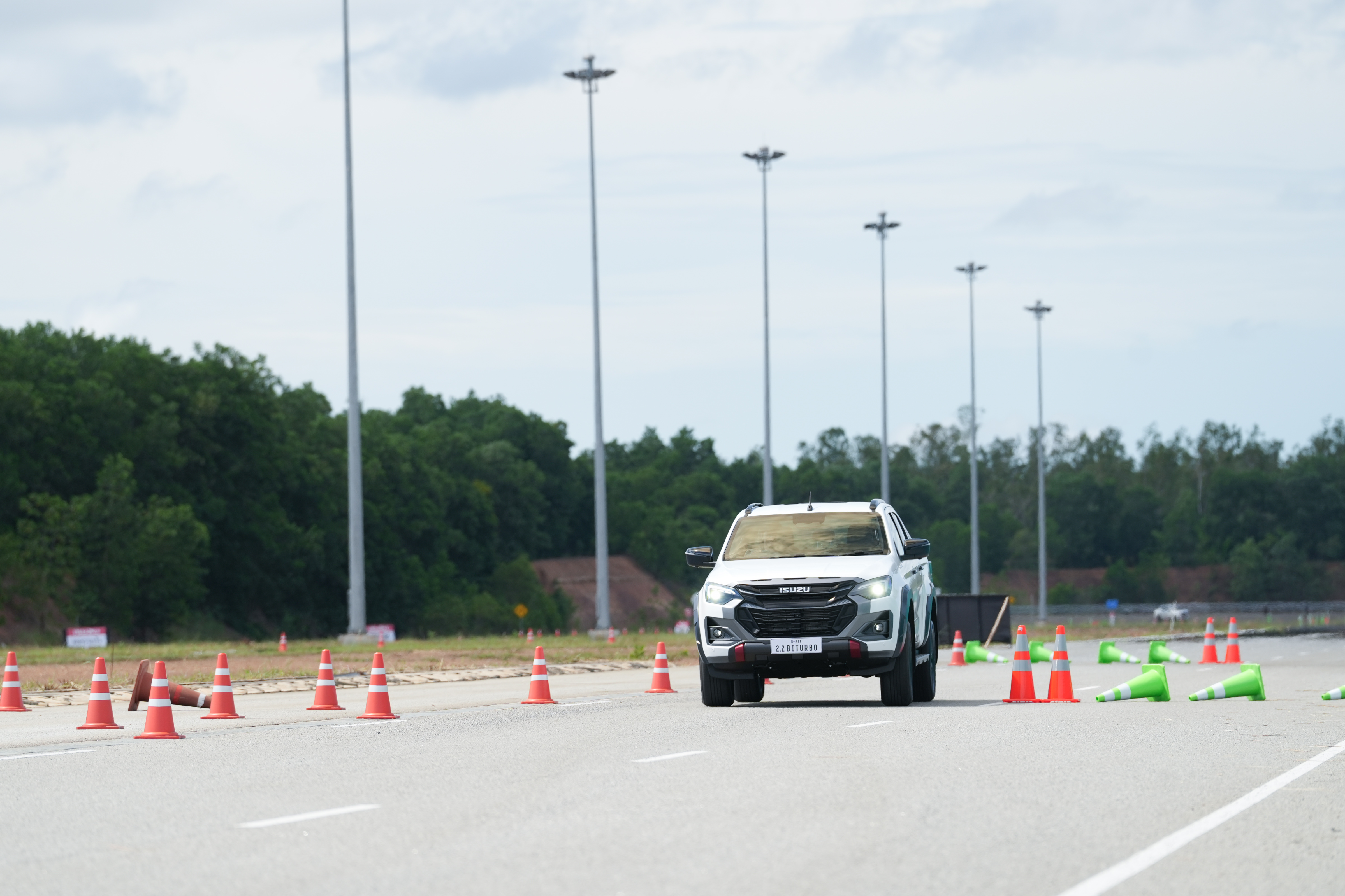 ISUZU 2.2 Ddi MAXFORCE Biturbo  4