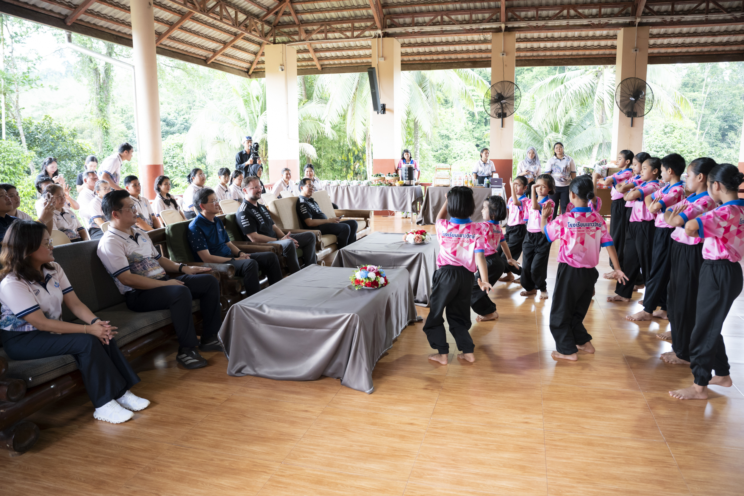 เมอร์เซเดส-เบนซ์ 3